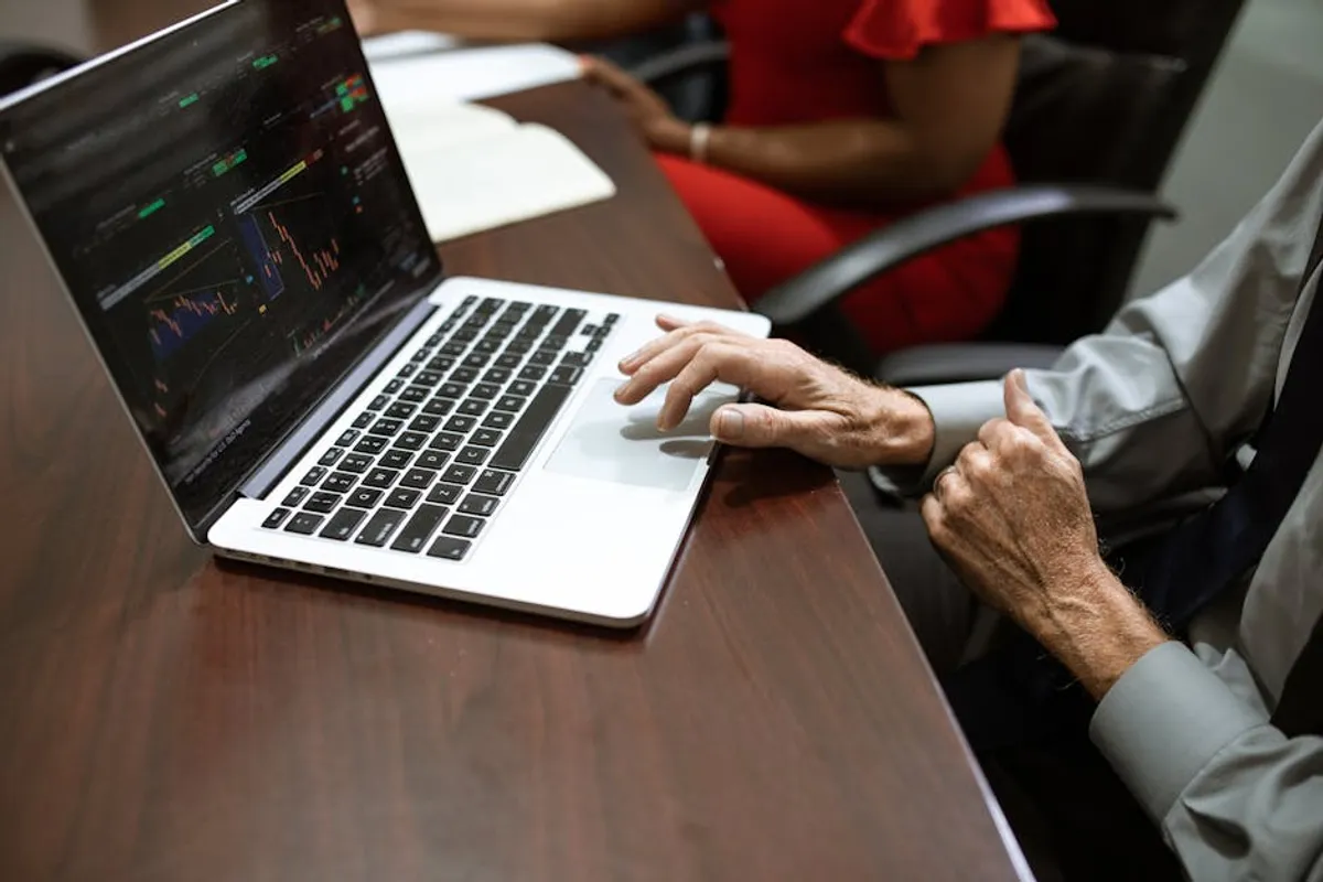 Authentic Navajo Rugs: Buyer’s Guide