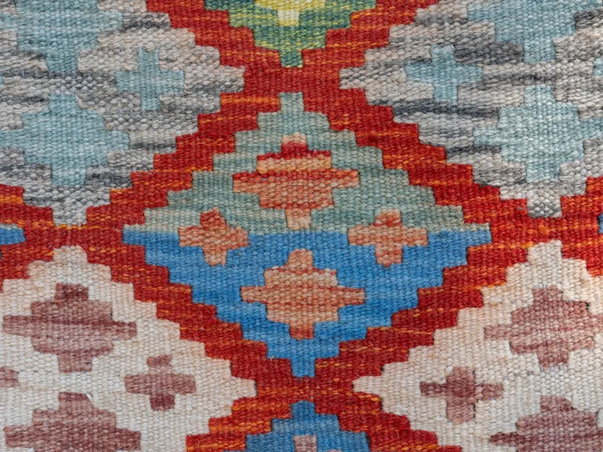 Handwoven Navajo Rugs: What Makes Them Valuable